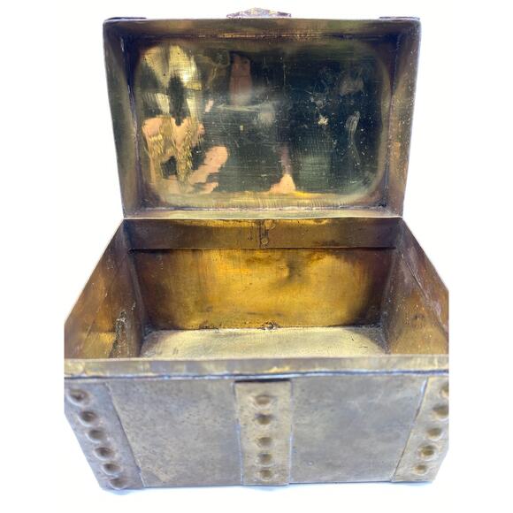 Small Trunk Brass Trinket Box 5x4x3 Made in India Vintage Brass‎ Patina - Picture 1 of 8